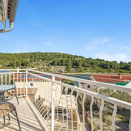 Stunning In With Wifi Appartement Pirovac