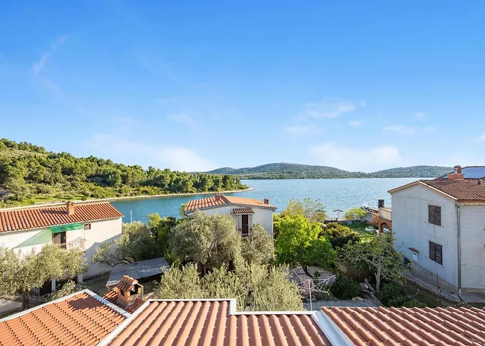 Apartment 1 Bedroom In Pirovac